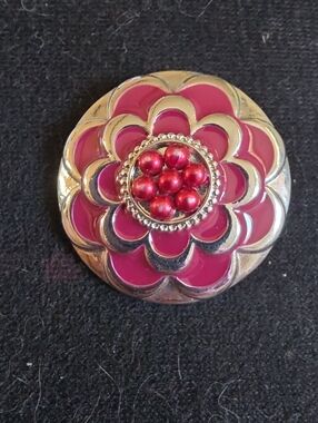 STYLE DOTS Statement Maroon Flower with Pearl Accent Beads Snap